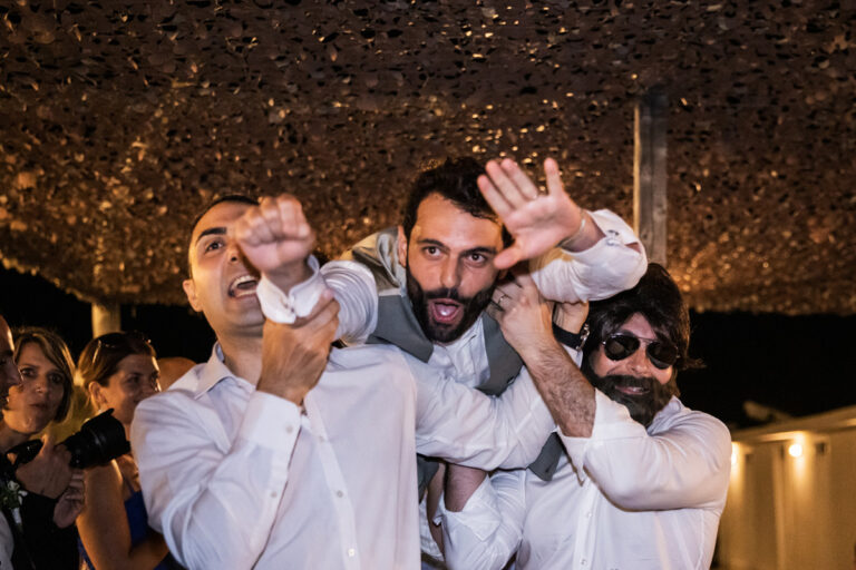 Friends of the groom on the dance floor at the Fregene beach wedding, Silvia Cleri Photography