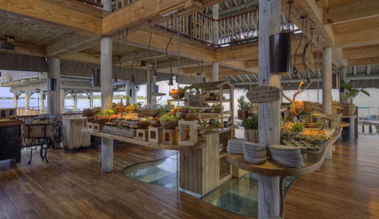 Longitude breakfast buffet, Six Senses Laamu