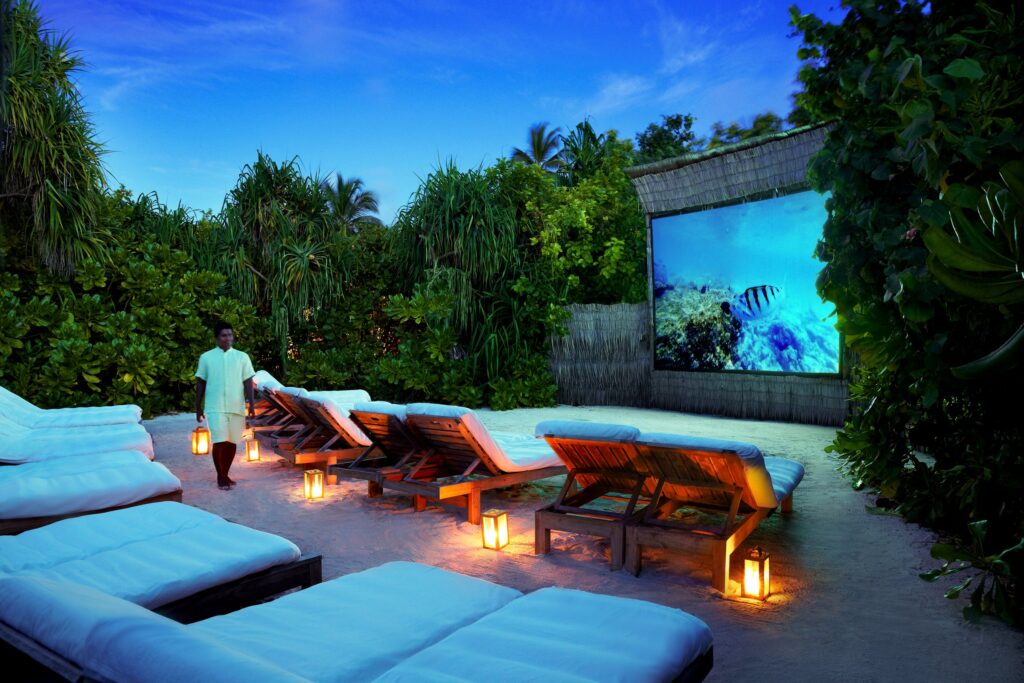 Jungle Cinema under the trees, Six Senses Laamu