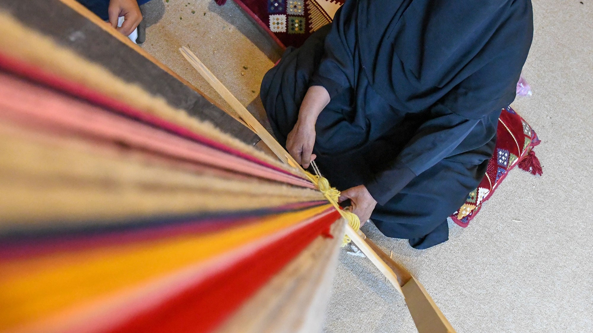 Sadu weaving, one of the workshops the resort offers, Six Senses Southern Dunes