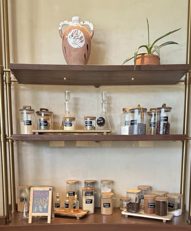 Earth Lab Activities — Sadu Weaving and Artisan Experiences, Six Senses Southern Dunes