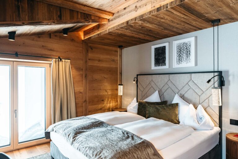 Room with balcony doors, Ski Hotel Maiensee