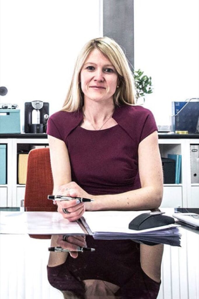 Julia Dowling