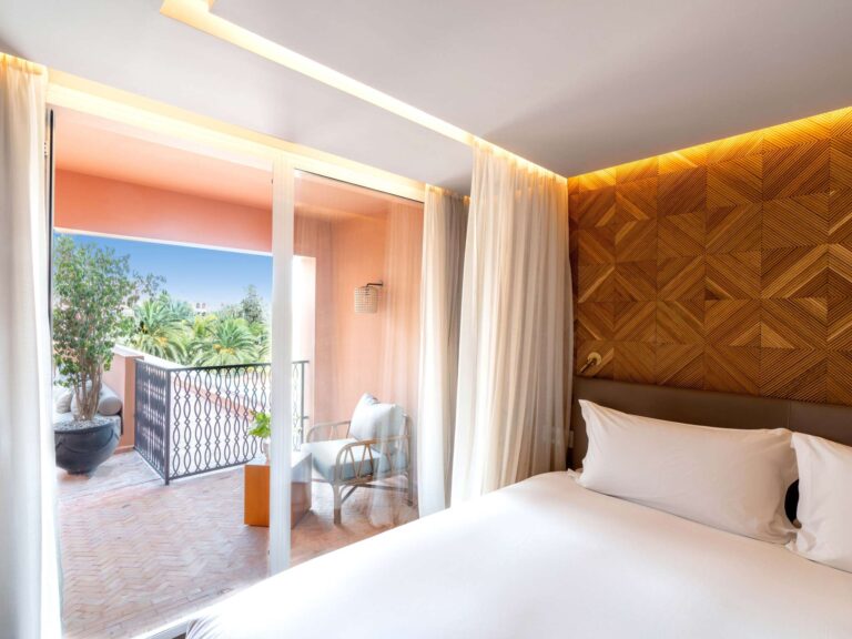 Bedroom opening onto a balcony, Sofitel Marrakech Lounge and Spa