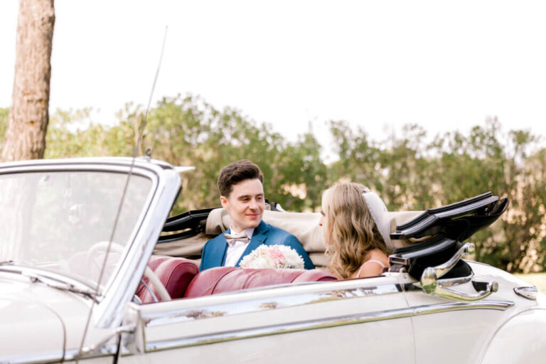 Couple in an open white vintage car on a country road, Sonho a Dois Algarve Wedding Planners