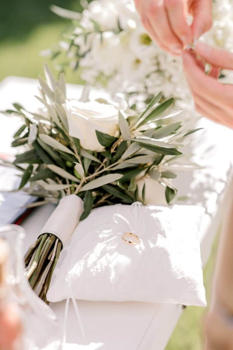 Ring cushion with olive sprigs and white blooms, Sonho a Dois Algarve Wedding Planners