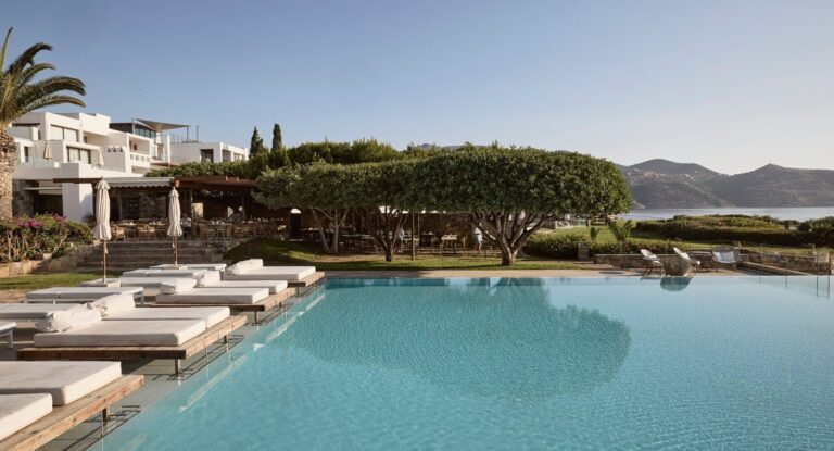 Private pool suites