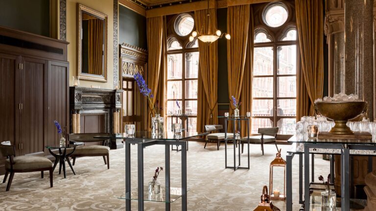 The Ladies Smoking Room, St Pancras Renaissance Hotel London
