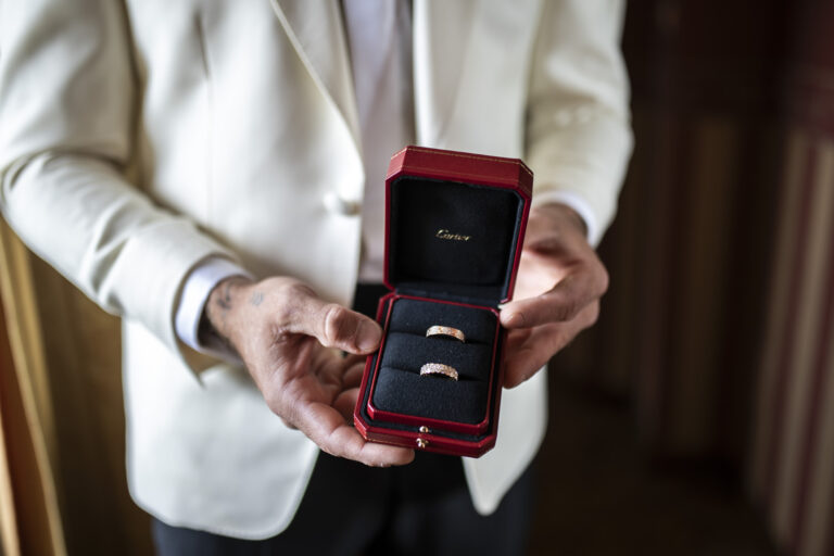 The groom holding the wedding rings in their box, Stefano Lunardi
