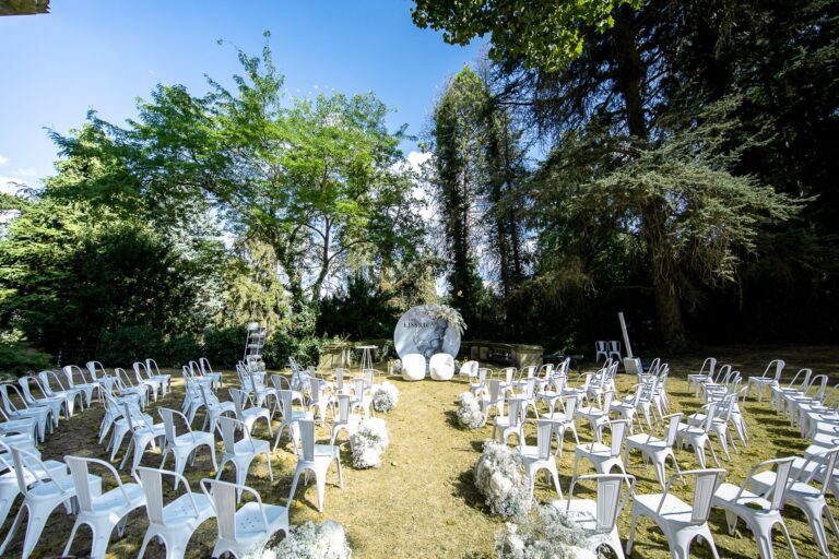 Ceremony chairs on the lawn, Stella Rheni