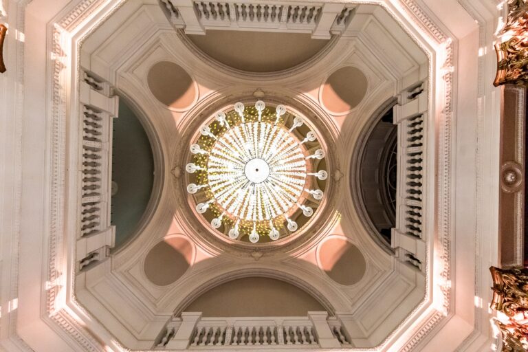 Dome room ceiling and chandelier, Stella Rheni