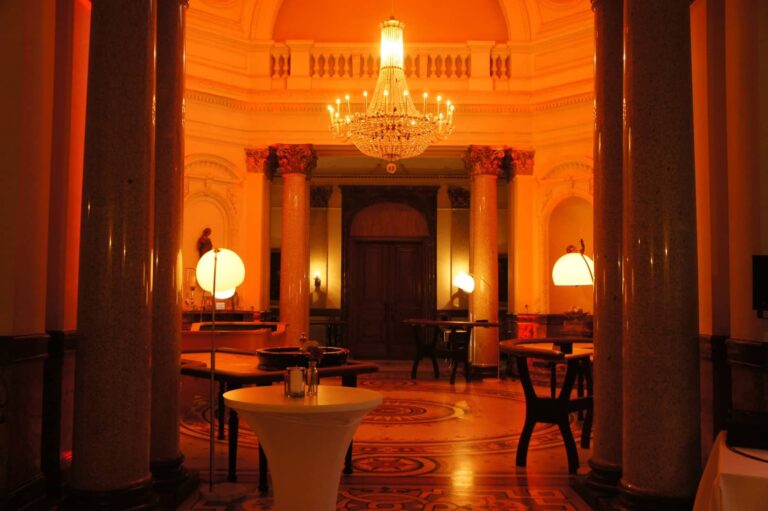 Library bar and lounge, Stella Rheni