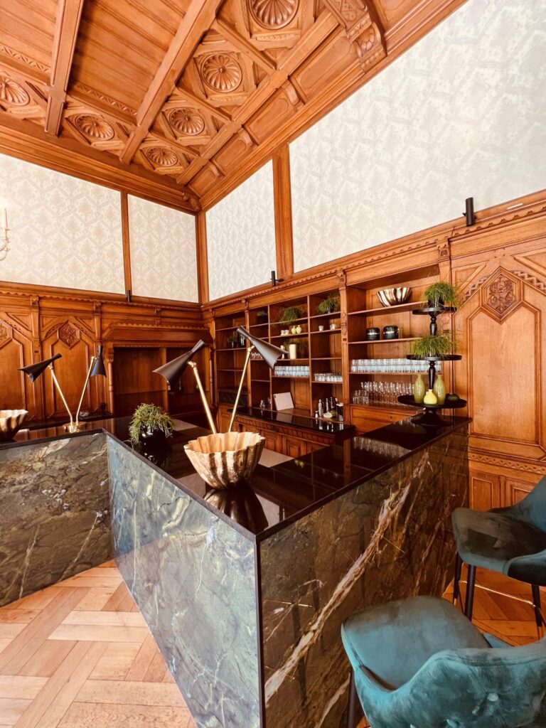 Bar counter, Stella Rheni
