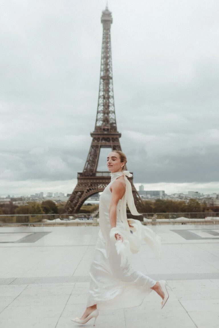 A bride dancing on the Trocadero esplanade with the Eiffel Tower behind her, Paris, Studio Fotografico Bacci