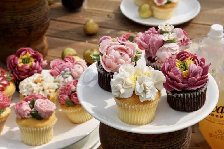 Cupcakes finished with sugar flowers, Sugar and Spiced Cakes