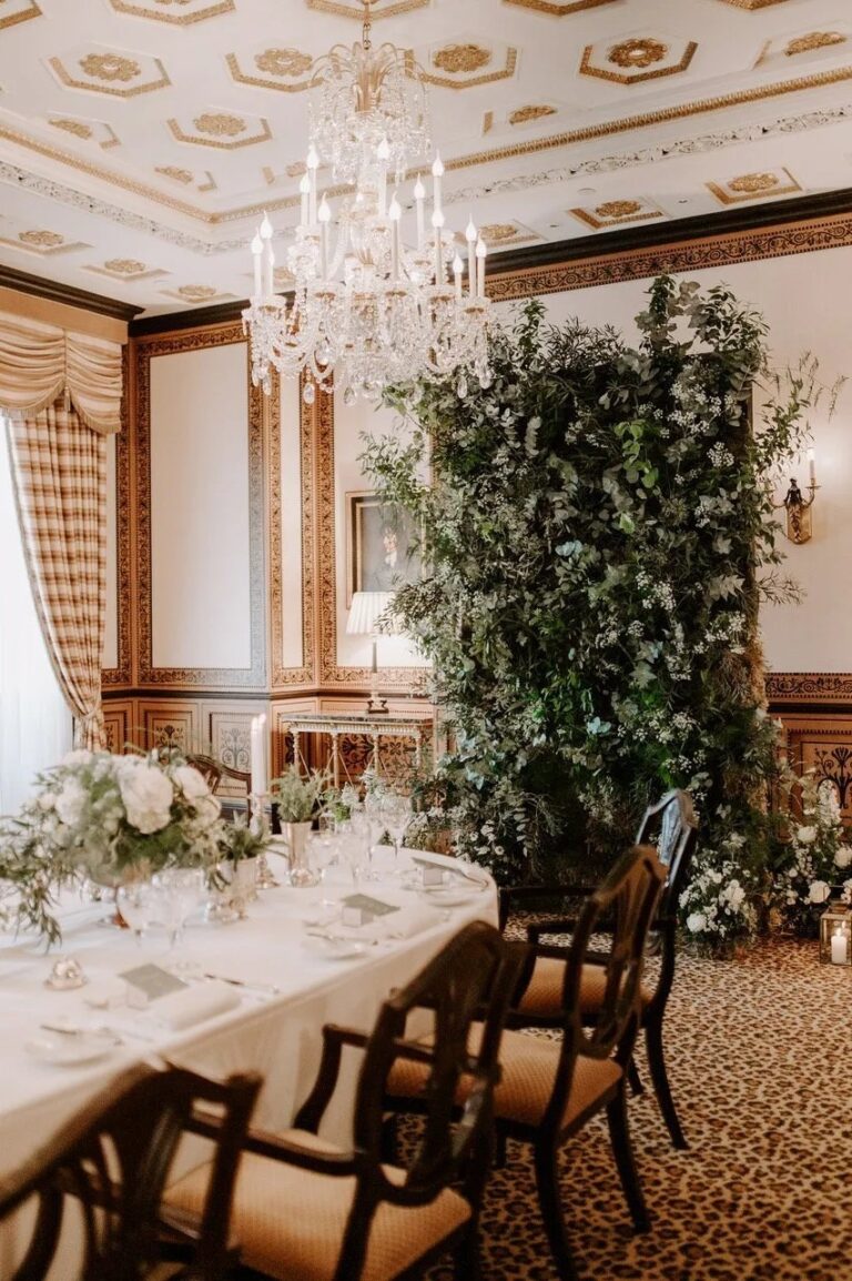A verdant foliage screen fills the room, The Lanesborough, Sweet Pea Floral Design