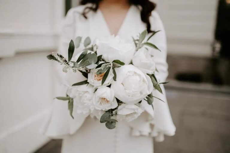 Getting ready, a white and green bouquet in hand, The Lanesborough, Sweet Pea Floral Design