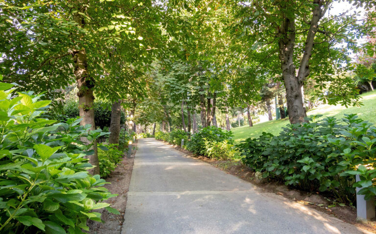 Garden path, Swissôtel The Bosphorus Istanbul