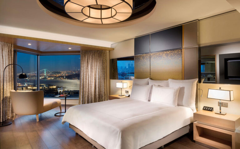 Jacuzzi Suite, Swissôtel The Bosphorus Istanbul