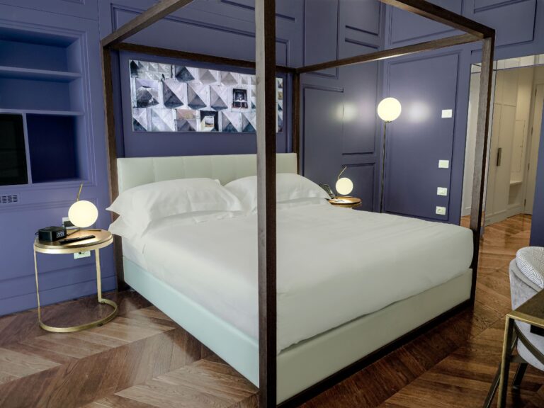 A Four-Poster Suite, The Britannique Naples