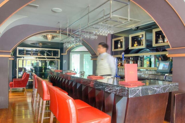 Le Rouge bar, The Chateau Spa and Organic Wellness Resort