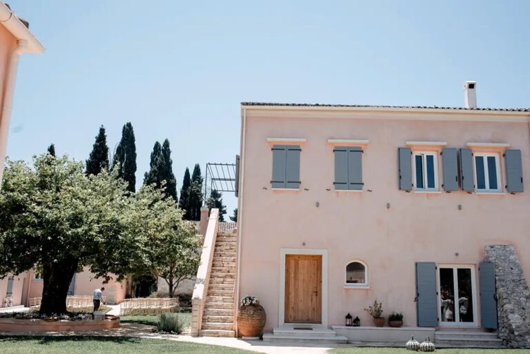 The villa front with its pink walls and blue shutters, The Courti Estate