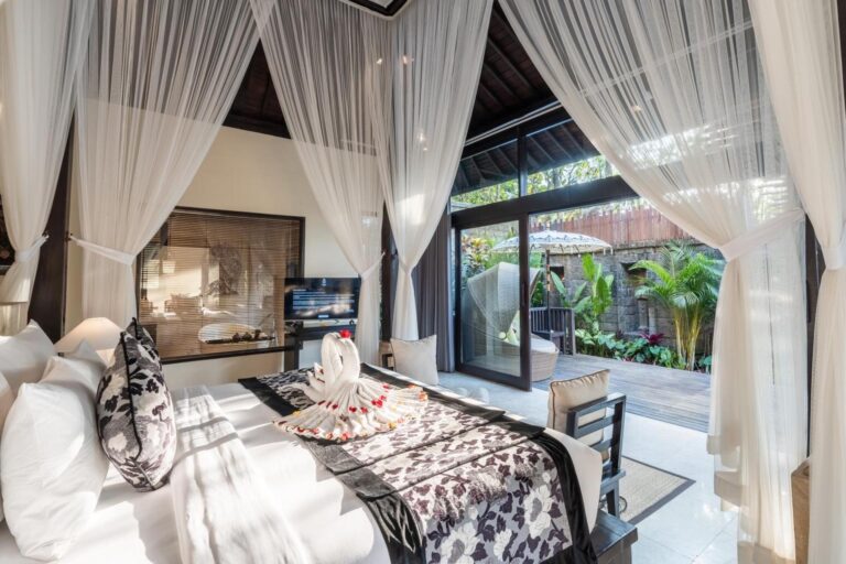 Kayon Premier Garden Villa bedroom, The Kayon Valley Resort Ubud