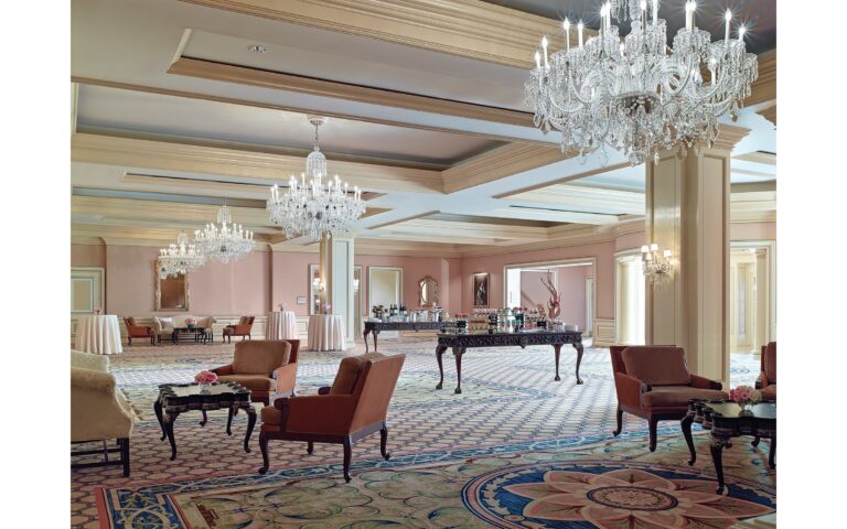 The Huntington Foyer with chandeliers, The Langham Huntington Pasadena