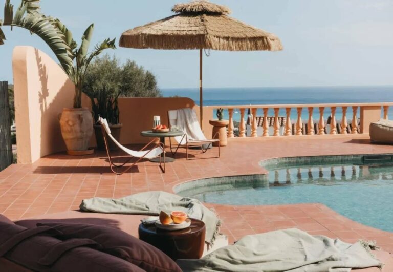 , The Luxury Travel Book