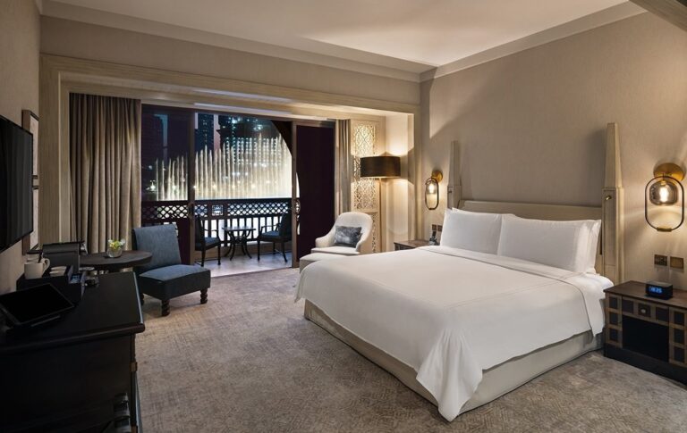 A Deluxe Room with a king bed and a view of the fountain, The Palace Downtown Dubai