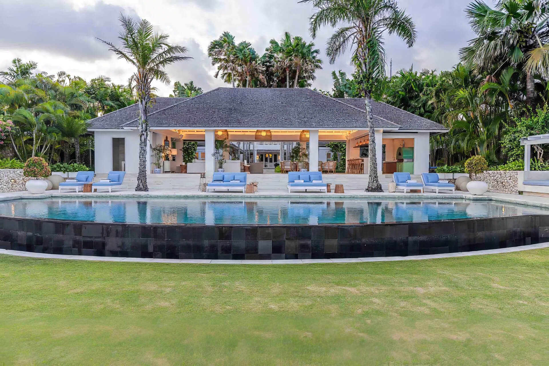 Villa Santai Sorga pool and pavilion, The Ungasan Clifftop Resort