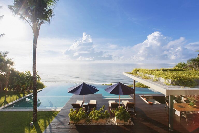 Villa Jamadara infinity pool and deck, The Ungasan Clifftop Resort