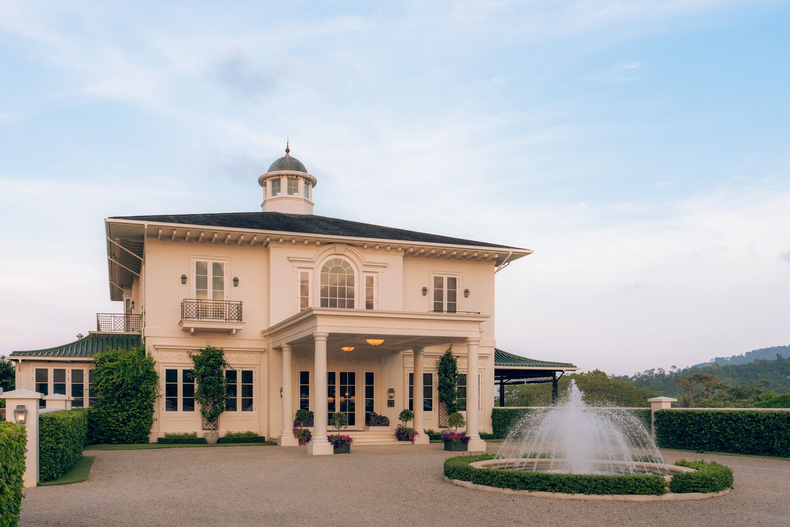 The front of the mansion with the fountain in the arrival courtyard, The Vanderbilt Estate