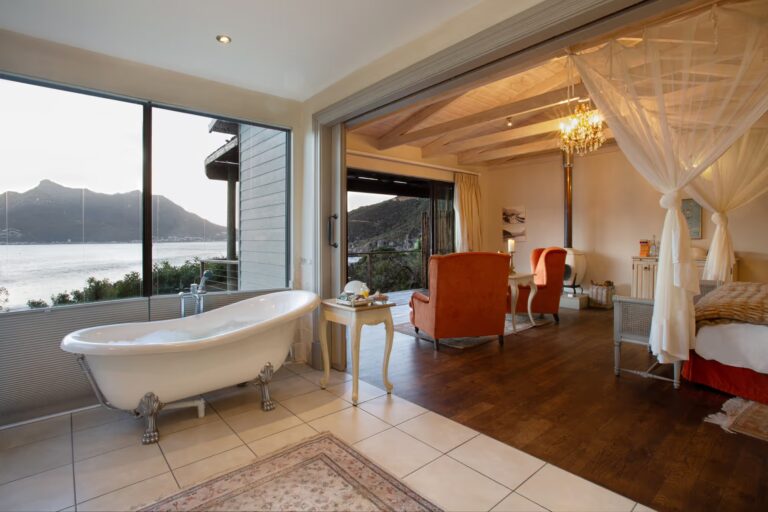 Mountain suite bedroom and bath with sea view, Tintswalo Lodges