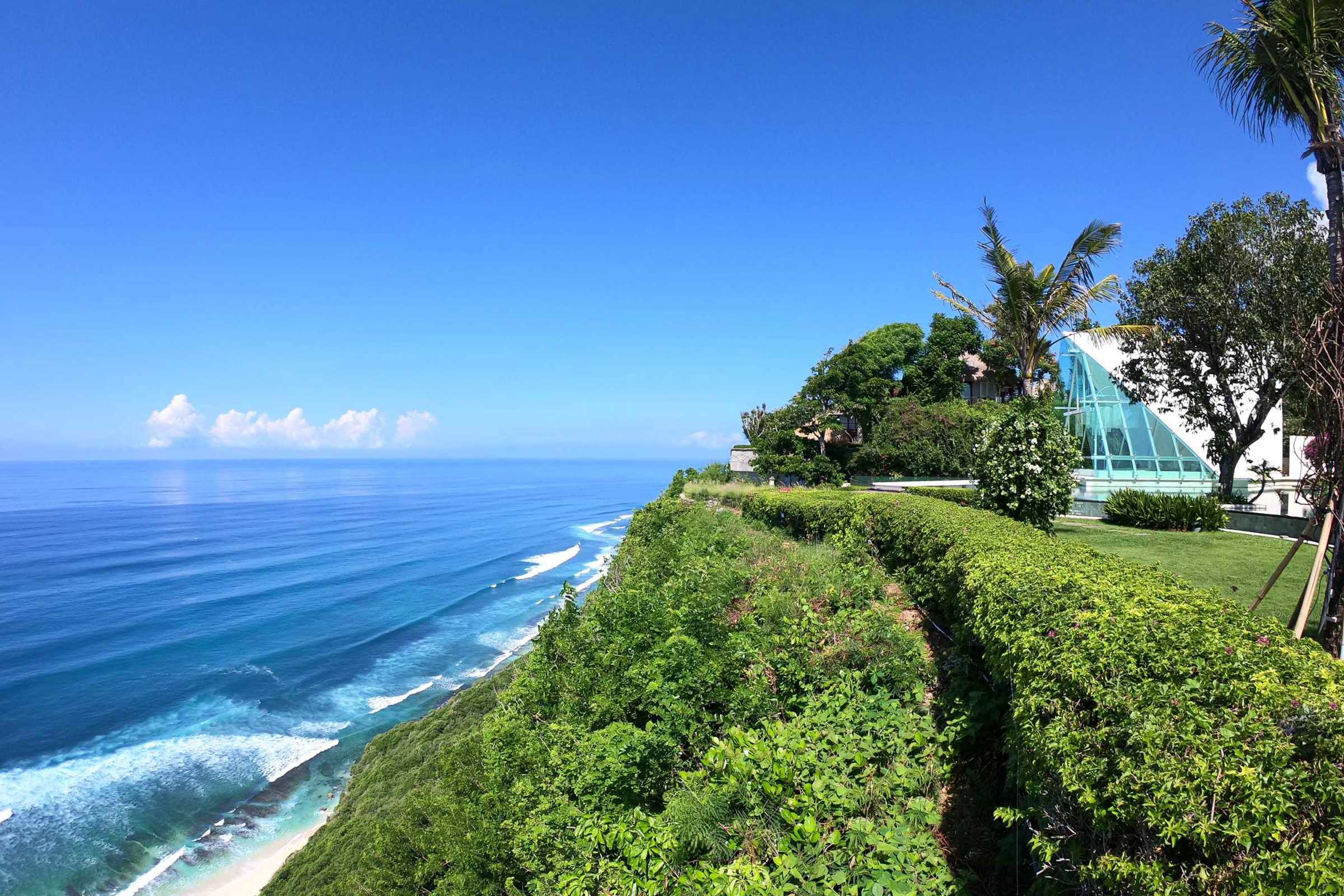 The Uluwatu cliffs and the Indian Ocean beside the Glass Chapel, Tirtha Bridal