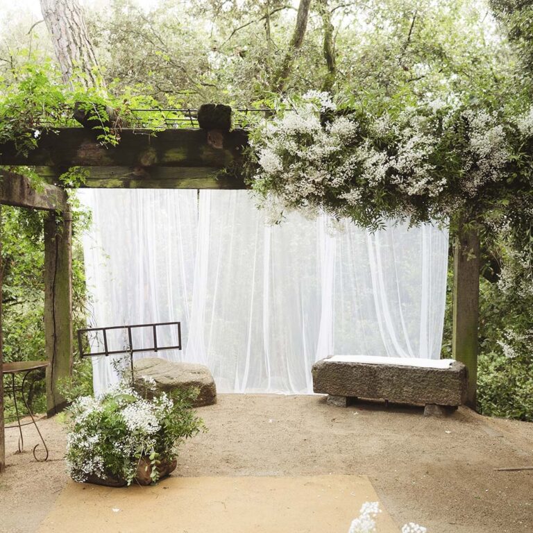 Ceremony altar with voile drapes and flowers, Torre Sever