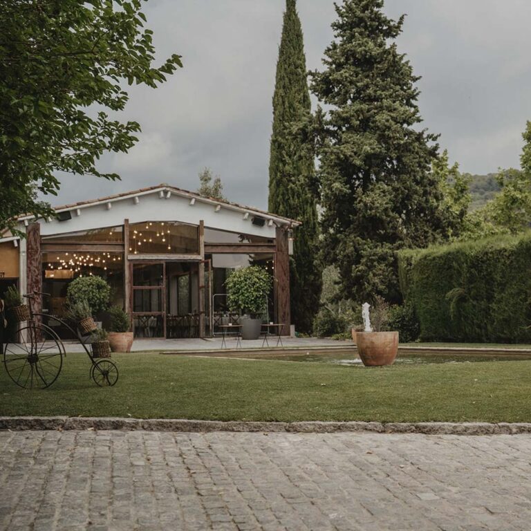 The reception hall and gravel forecourt, Torre Sever