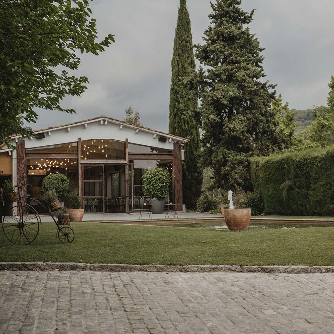 The reception hall and gravel forecourt, Torre Sever