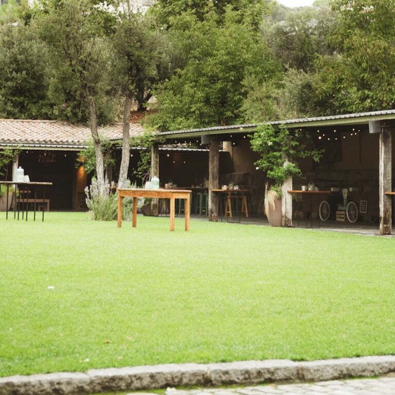 Lawn and open-sided pavilion in the gardens, Torre Sever