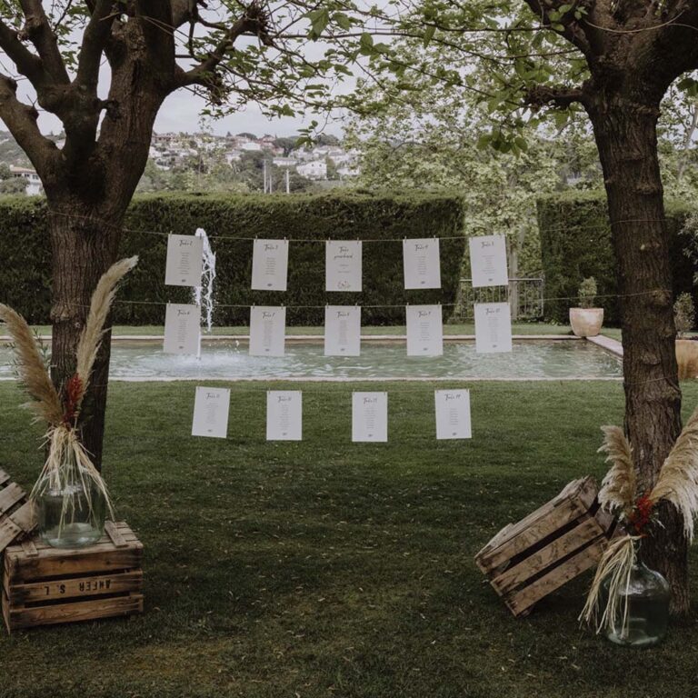 Seating plan displayed beside the fountain pool, Torre Sever