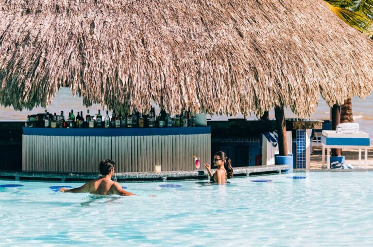 Swim-up bar in the pool, Umaya Resort and Adventures