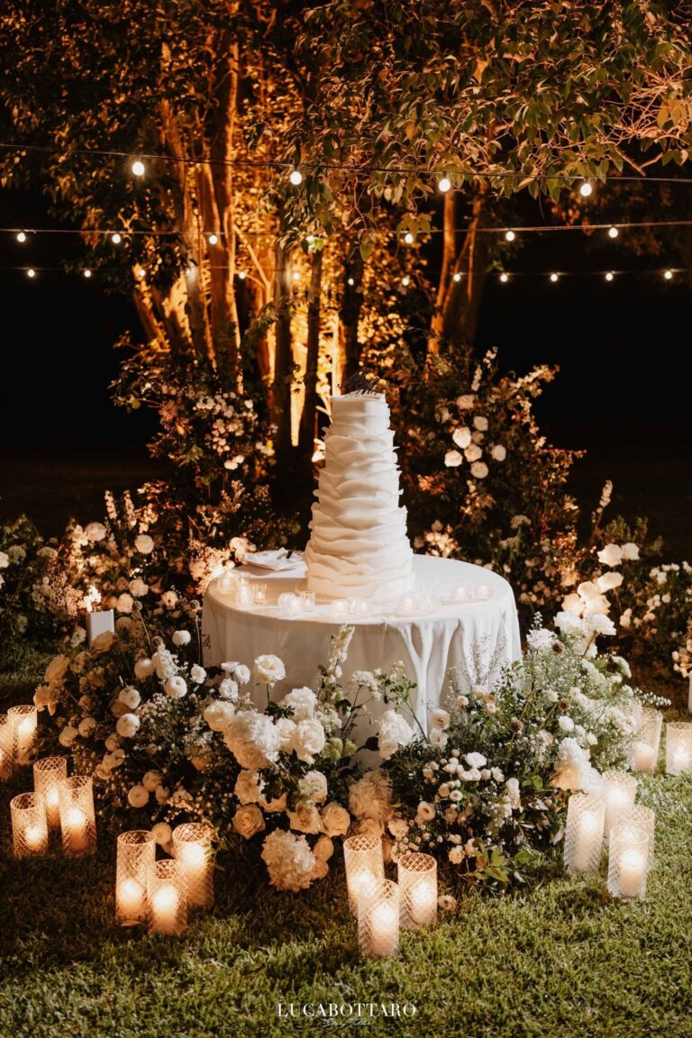UMX Crew: A cake set among flowers and warm light