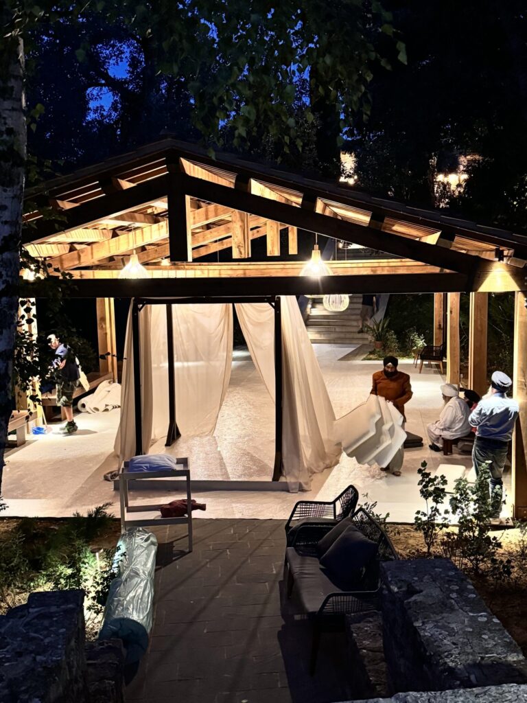 UMX Crew: A pergola set for a wedding