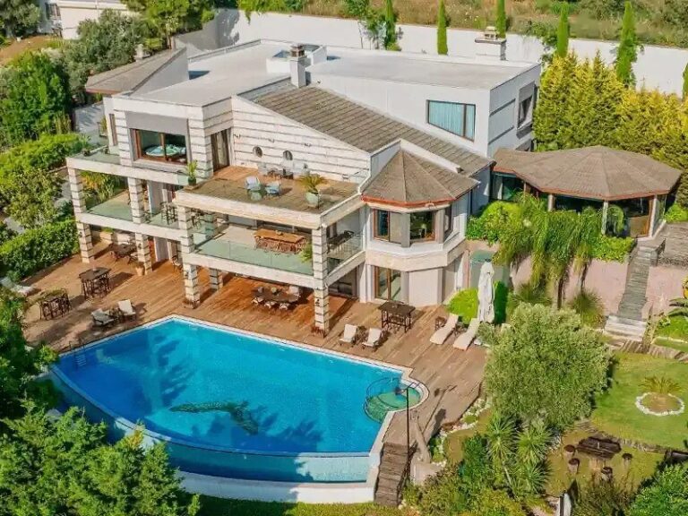 Aerial view of the hotel and its pool, Urla Sahne