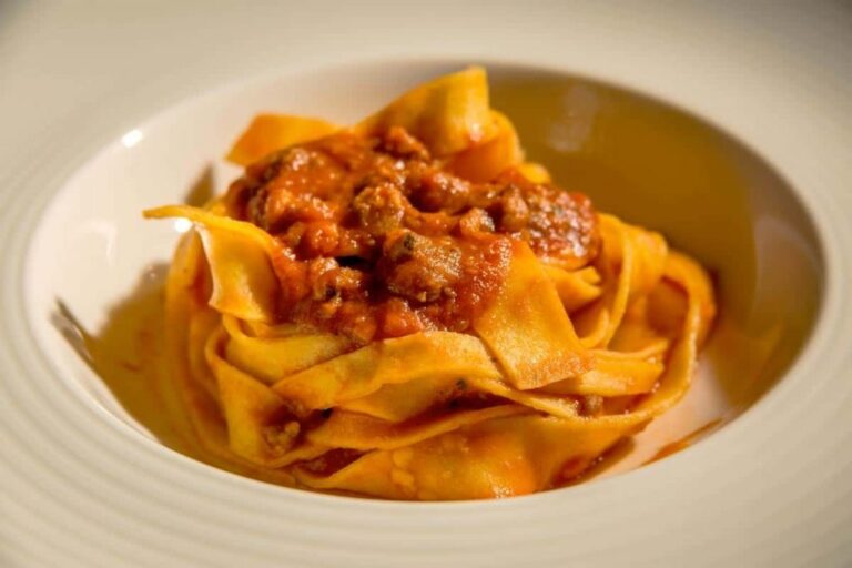 Fresh pasta with ragu, Valle del Marta