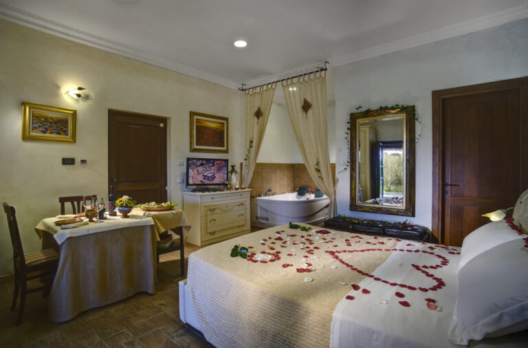 A suite set with rose petals for newlyweds, Valle del Marta