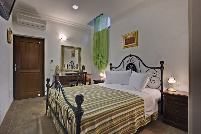 A Rosmarino standard room, Valle del Marta