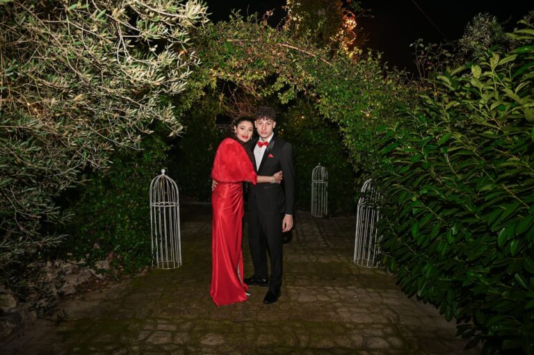 A Couple at the Rose Arch Garden Gate, Valle dell'Aquila