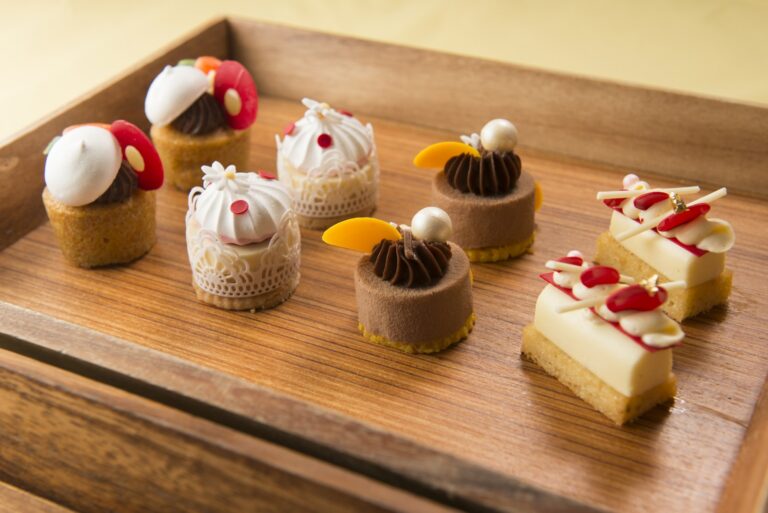 Petit fours and mini desserts, Villa Arrigo
