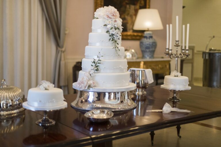 A tiered wedding cake in the villa, Villa Arrigo
